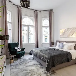 Lh Gallery Apartment