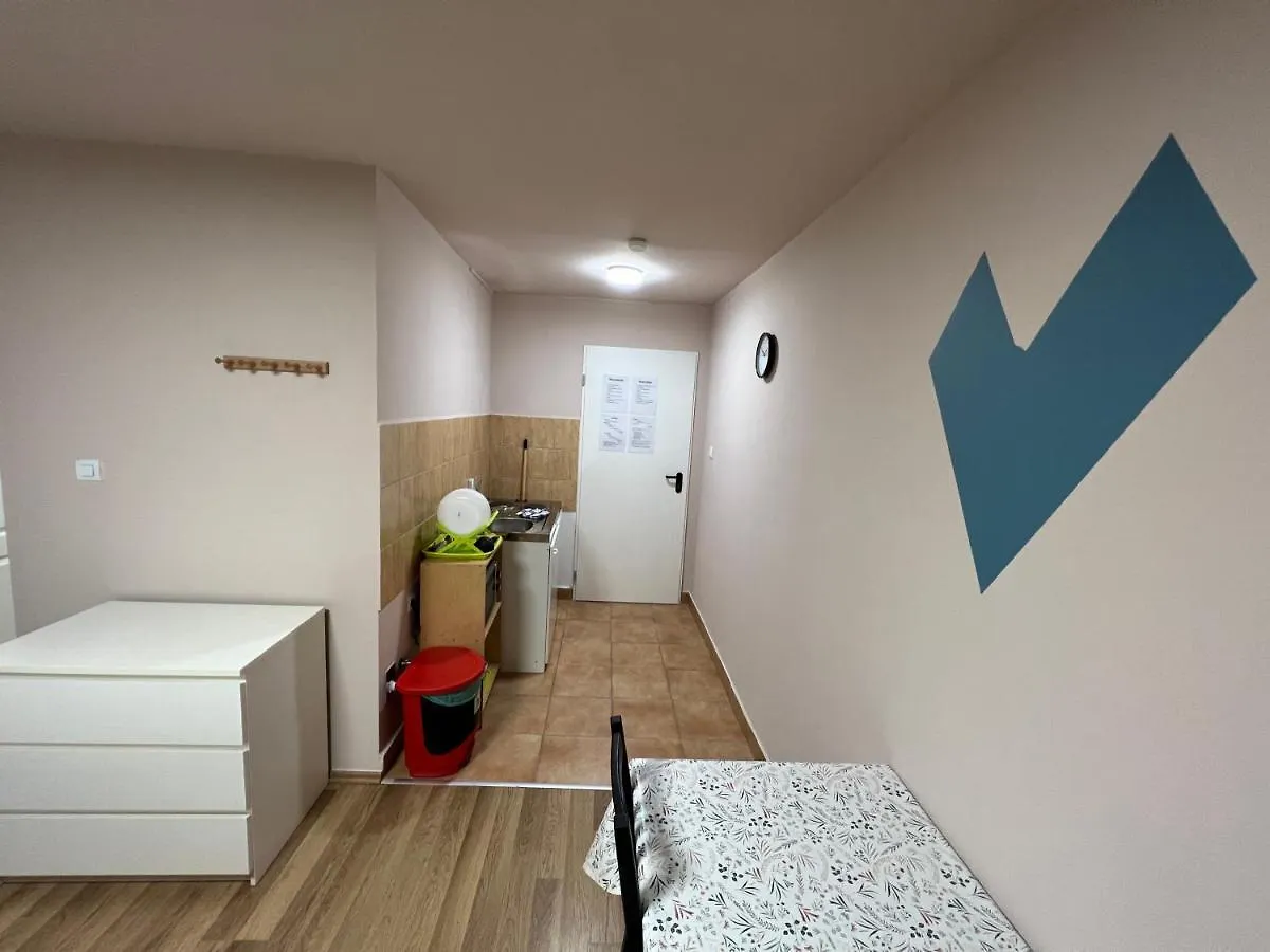 Jo Minosegu Lakasok Kivalo Kozlekedes Mellett Apartment Budapest Hungary